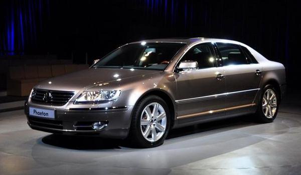 輝騰多少錢一輛，不怕奔馳寶馬，就怕大眾帶字母（奢華低調(diào)不起眼）