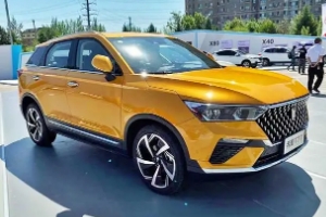 奔騰t77價(jià)格及圖片2022款，市場在售2021款報(bào)價(jià)10萬