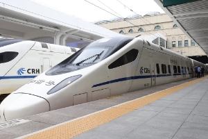 動(dòng)車和高鐵有什么區(qū)別，有四個(gè)明顯的區(qū)別（車次/速度/鐵軌/行駛要求）