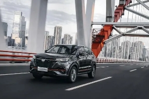 長安cs55plus藍(lán)鯨版2021款怎么樣，動力加速強(qiáng)勁（尺寸參數(shù)偏?。? /></a>
       </div> 
      </div> <h3><a href=