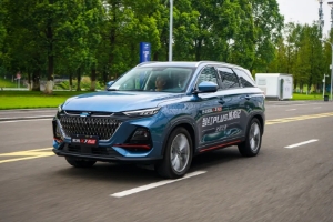 長(zhǎng)安歐尚x7plus2022款自動(dòng)擋，藍(lán)鯨版報(bào)價(jià)9萬起（搭載1.5T+7DCT動(dòng)力）