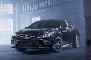 凱美瑞2.0豪華版落地價2022，全款落地最低報價20萬（分期落地首付7.9萬）