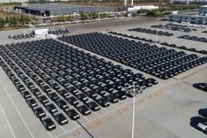 租車一天大概多少錢，具體要看是什么價(jià)位的車型（最低150元）