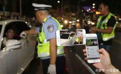 喝完一瓶啤酒過(guò)多久才能開車？交警：過(guò)了這個(gè)點(diǎn)，查不出一點(diǎn)酒精