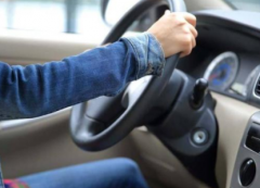 如何正確的使用（打）方向盤，方向盤對車有影響