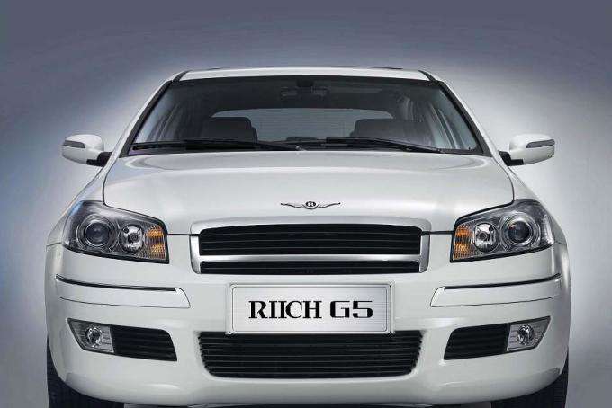 車(chē)標(biāo)志長(zhǎng)得像賓利，懸掛R型飛翼車(chē)標(biāo)是什么車(chē)