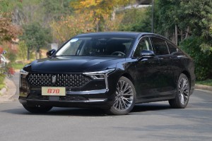 奔騰b70新款到底怎么樣 搭載2.0T發(fā)動(dòng)機(jī)(車身長達(dá)4.8米)