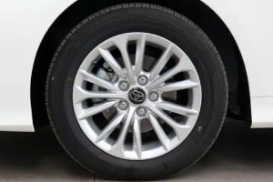 豐田亞洲獅輪胎是什么牌子 普利司通輪胎(十分耐磨抓地性好)