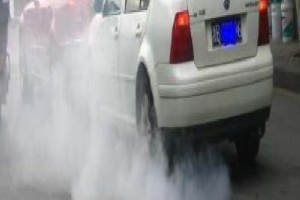 汽車尾氣超標(biāo)怎么解決 更換火花塞、三元催化器、清理進(jìn)排氣系統(tǒng)