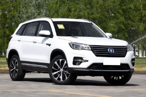 奔騰t77和長(zhǎng)安cs75哪個(gè)好 cs75動(dòng)力更強(qiáng)(車(chē)長(zhǎng)4.6米)