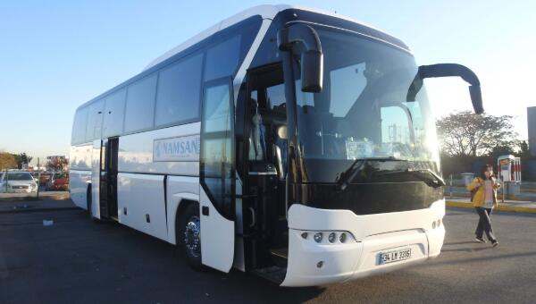 禁止大型客車(chē)通行標(biāo)志