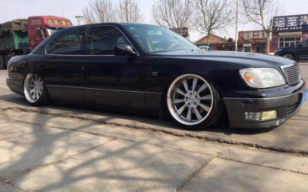 輪距是什么意思 左、右車輪中心間的距離