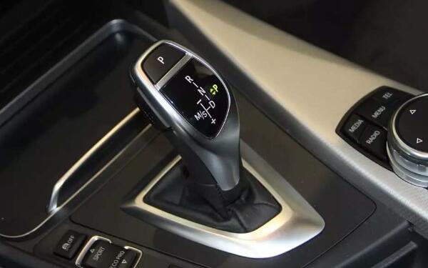 發(fā)動機(jī)制動是什么意思 利用發(fā)動機(jī)阻力控制車速