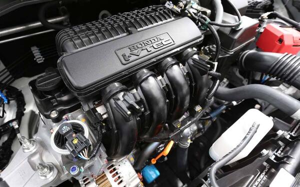 發(fā)動機(jī)散熱器的性能介紹 清洗散熱器需要注意什么