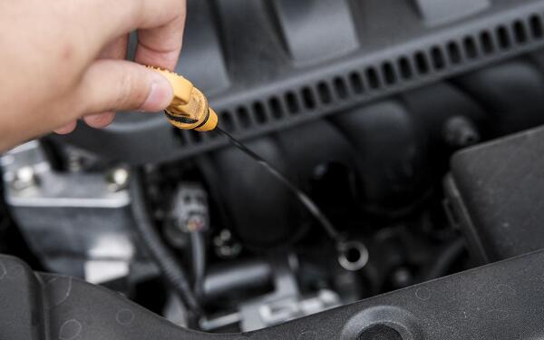 發(fā)動(dòng)機(jī)潤滑油至關(guān)重要 機(jī)油的作用有哪些