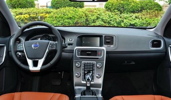 新款沃爾沃V60正式上市，選用冷色調(diào)內(nèi)飾主題