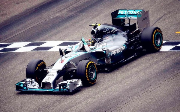 f1賽車(chē)最高時(shí)速是多少 理論時(shí)速不超過(guò)400公里