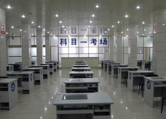 學駕照理論考試題科目一，手機就能直接操作