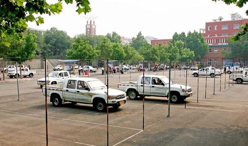 學(xué)駕照年齡上限是多少，根據(jù)車型來(lái)分