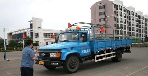 學(xué)駕照年齡上限是多少，根據(jù)車型來(lái)分