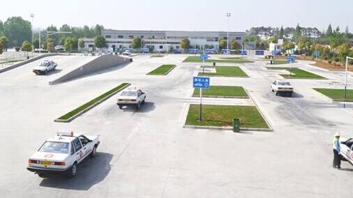 科目二考試心理，熟練后心中有數(shù)不緊張