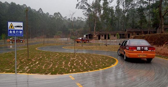 科目二s彎技巧看點(diǎn)位置，掌握三個(gè)點(diǎn)輕松過關(guān)