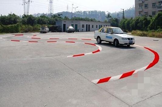 科目二s彎技巧看點(diǎn)位置，掌握三個(gè)點(diǎn)輕松過關(guān)