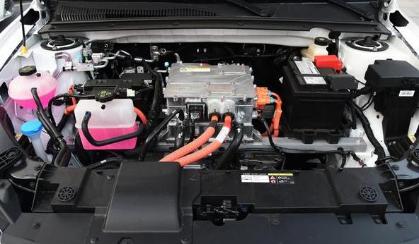 2021款野馬斯派卡EV，運動型車身更辣眼