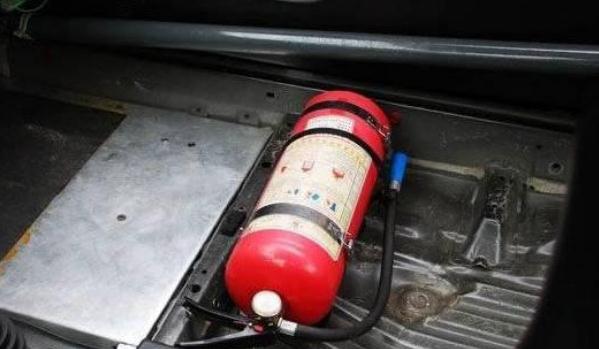 買車后必備的車品清單，緊急時候很實用（清單內(nèi)容不能少）