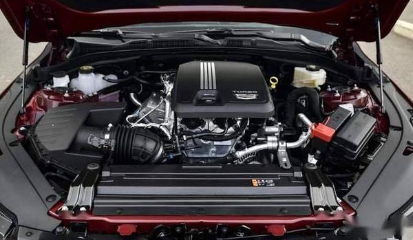 凱迪拉克CT4豪華型，顏值高油耗低（顏值控的選擇）