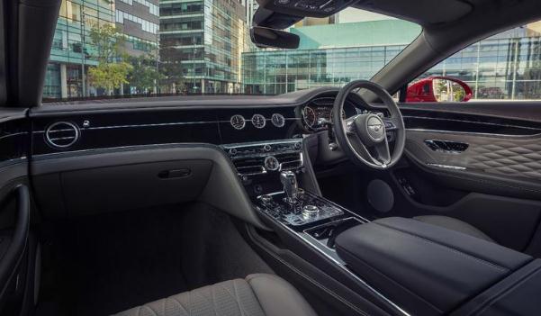 賓利飛馳V8售價，國內(nèi)售價251.8萬元（價格就是財富象征）