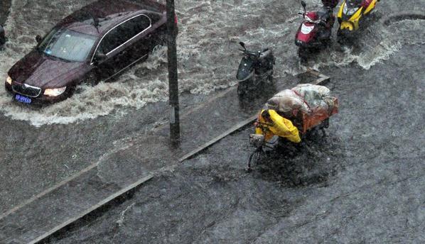 汛期行車安全，行車安全要謹(jǐn)慎（遵守規(guī)則）