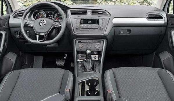 汽車(chē)內(nèi)飾翻新一般多少錢(qián)，車(chē)型不同價(jià)格不同（日常保養(yǎng)很重要）