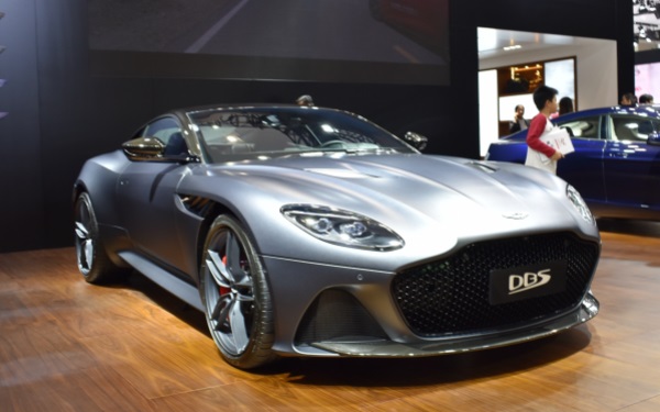 阿斯頓馬丁dbs和db11區(qū)別 阿斯頓馬丁dbs和db11哪個(gè)好