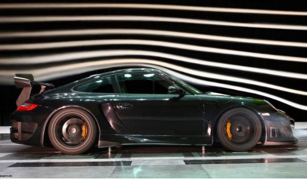 汽車尾翼，不僅美觀還能提高駕駛穩(wěn)定性（節(jié)省燃料）