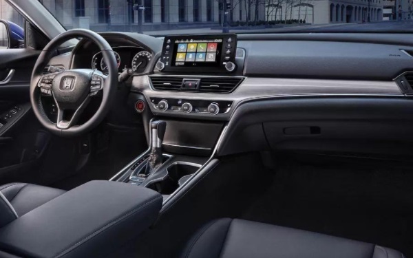 國內B級車最紅車型 十代雅閣落地價多少錢