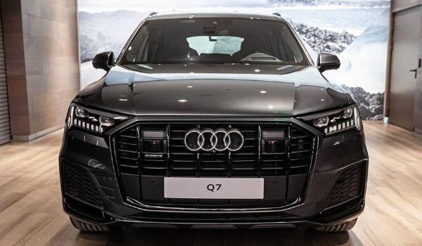 2款發(fā)動(dòng)機(jī)4種車(chē)型配置升級(jí) 奧迪q7車(chē)報(bào)價(jià)