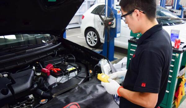 制動(dòng)距離增加甚至失靈 剎車油多長(zhǎng)時(shí)間更換一次