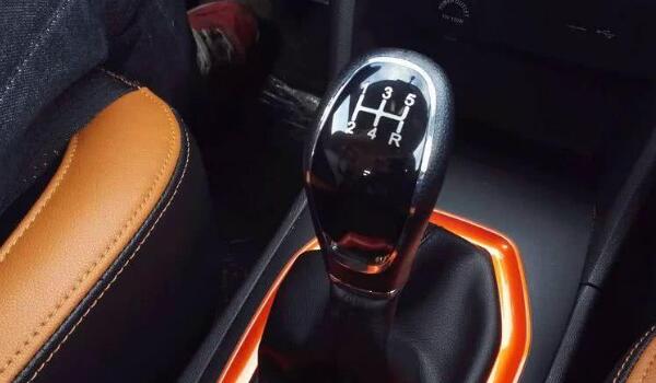 解放踩離合的左腳換擋的右手 手動擋和自動擋哪個好