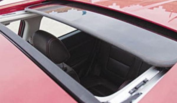 汽車天窗，奢華的配置（帶你去吹風）