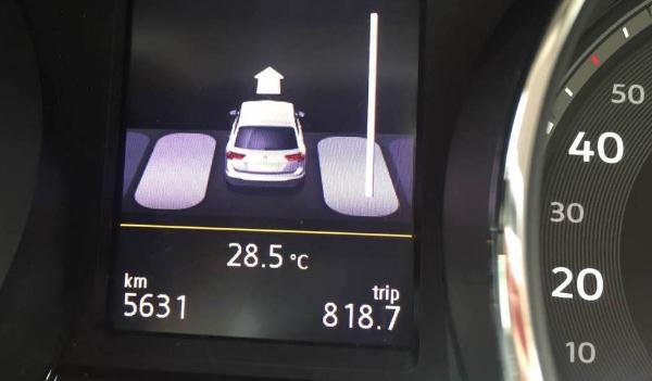 自動泊車入位，方便實用（不用擔心停車技術(shù)了）