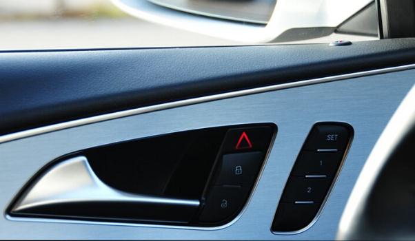 開門警示系統(tǒng)，奧迪專有技術(shù)（功能改進(jìn)中）