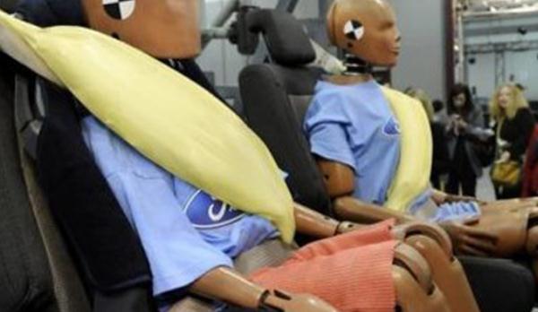 膨脹式安全帶，碰撞后0.04秒內(nèi)完成（比較實用）