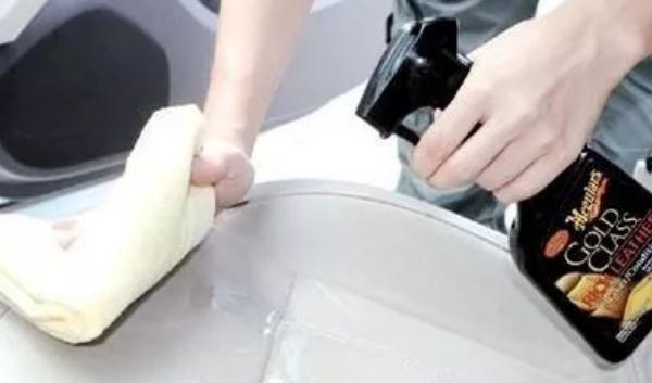 真皮座椅怎么保養(yǎng)，保持車(chē)內(nèi)衛(wèi)生清潔很重要（避免堅(jiān)硬物品）