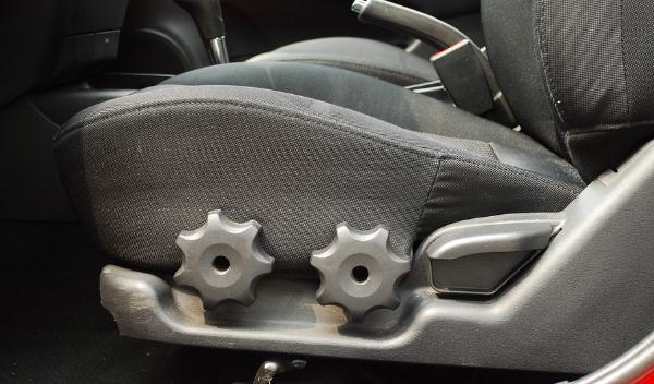 座椅高低調(diào)節(jié)，怎么舒服怎么調(diào)(手動調(diào)節(jié)、自動調(diào)節(jié)）