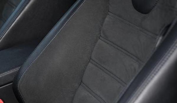 肩部支撐調(diào)節(jié)，適合的駕駛姿勢(shì)（自動(dòng)手動(dòng)和充氣的方式）