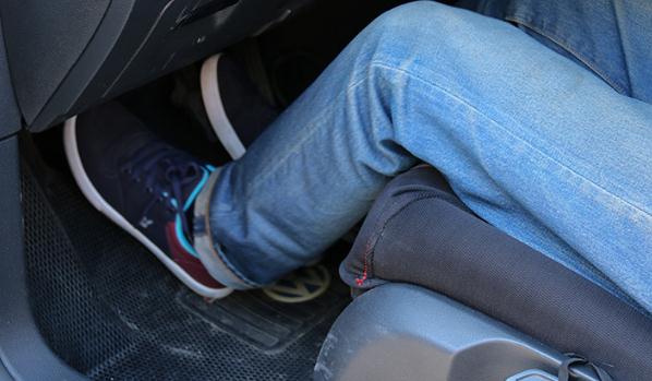 腿部支撐調(diào)節(jié)，好的駕駛技術(shù)離不開(kāi)坐姿（座椅調(diào)節(jié)的重要性）