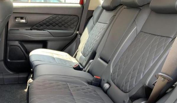 第二排座椅移動，提高駕乘舒適感（自動記憶更實用）