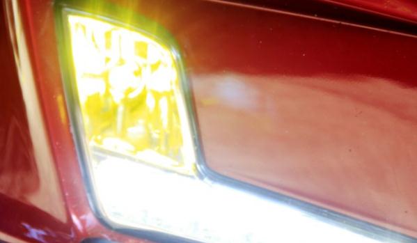 什么是車(chē)前霧燈，鹵素黃色光霧燈（穿透能力強(qiáng)）