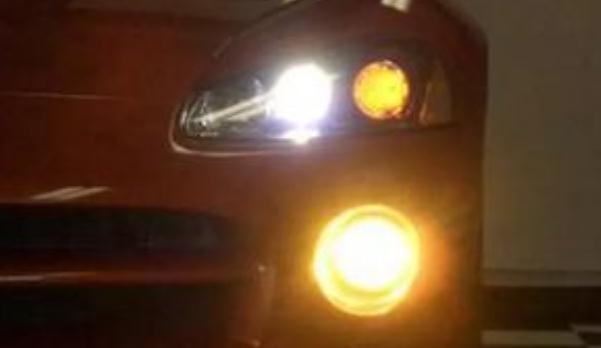 什么是車(chē)前霧燈，鹵素黃色光霧燈（穿透能力強(qiáng)）